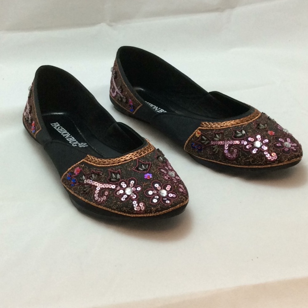 Women’s Nessa shoes size 8 1/2  New